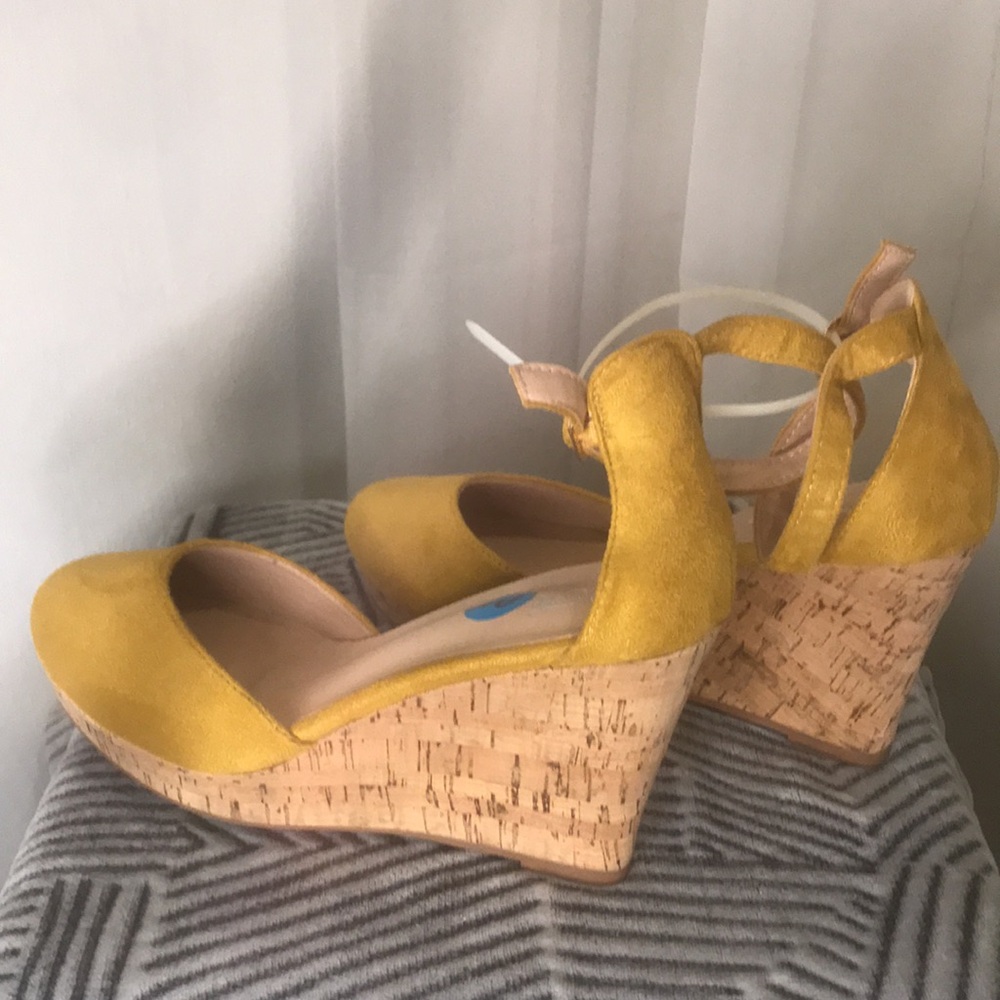 Wedge Heel - Picture 4 of 5